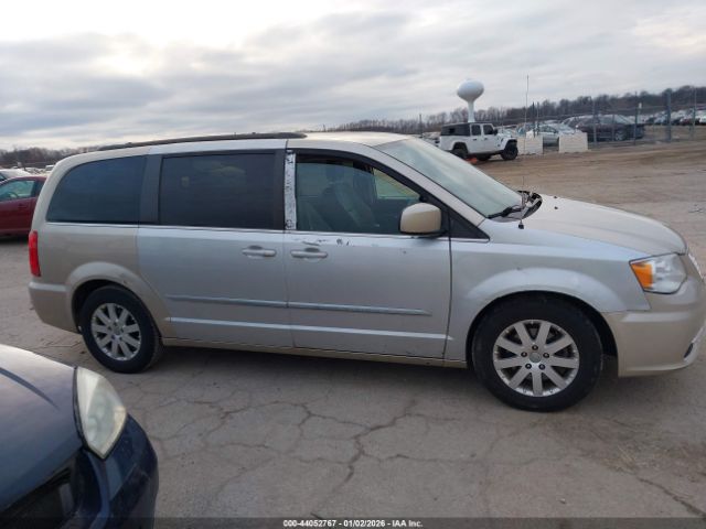 Chrysler Town & Country Touring Image 7