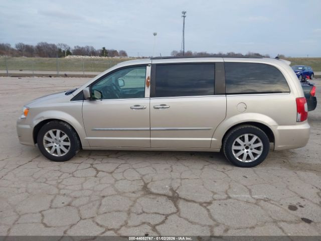 Chrysler Town & Country Touring Image 15
