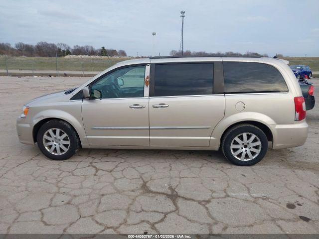 Chrysler Town & Country Touring Image 15