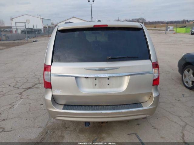 Chrysler Town & Country Touring Image 8