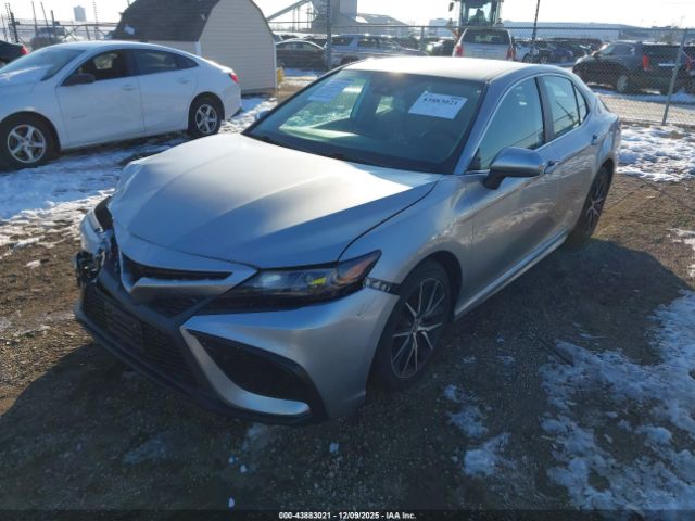 Toyota Camry Se Image 3