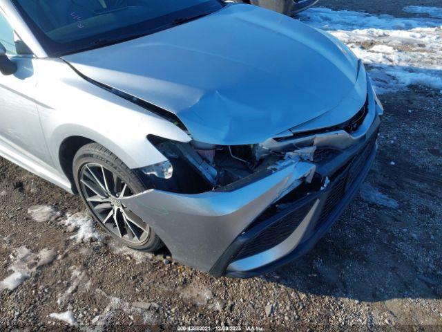 Toyota Camry Se Image 15