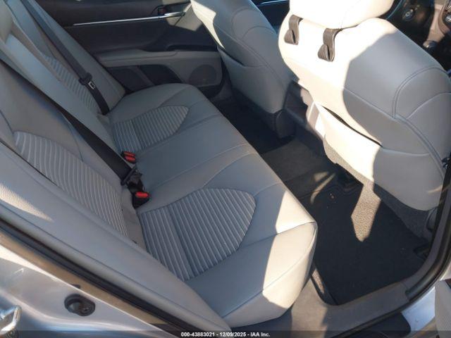 Toyota Camry Se Image 7