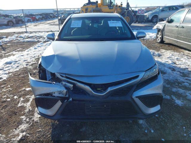 Toyota Camry Se Image 6