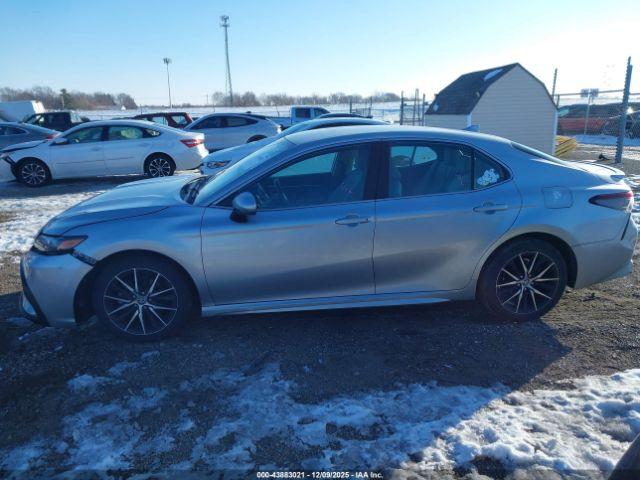 Toyota Camry Se Image 14