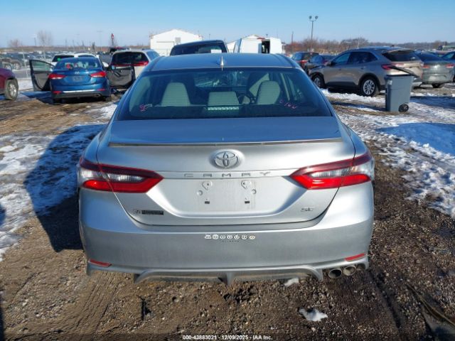 Toyota Camry Se Image 16