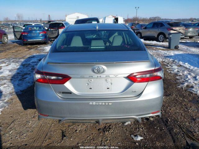 Toyota Camry Se Image 16