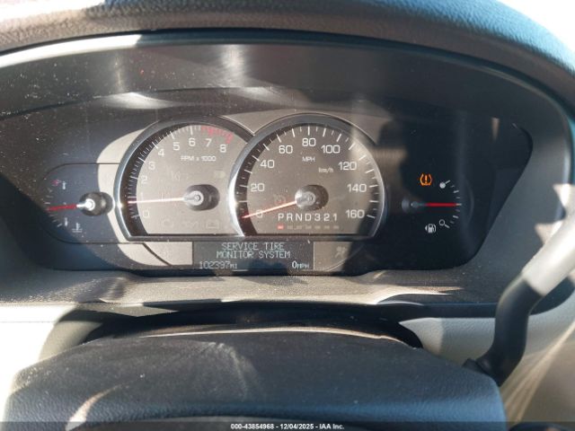 Cadillac DTS 1sd Image 16