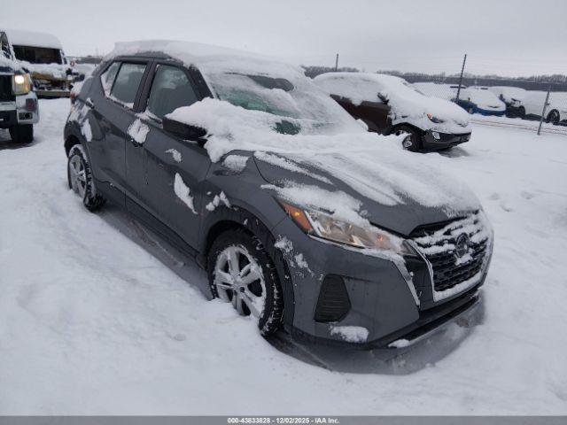  Salvage Nissan Kicks