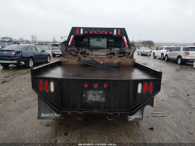 Chevrolet Silverado 2500 Image 14