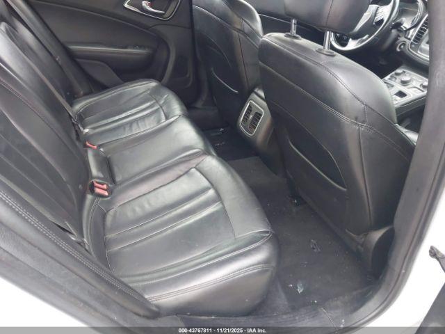 Chrysler 200 C Image 14