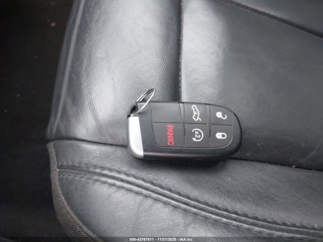 Chrysler 200 C Image 7