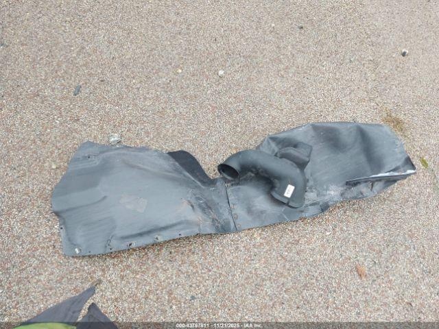 Chrysler 200 C Image 8