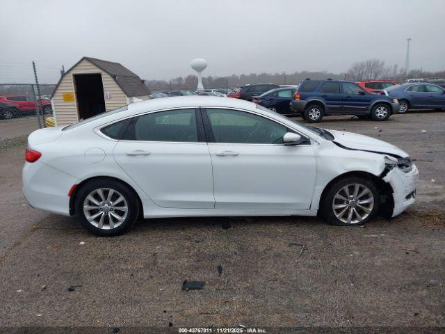 Chrysler 200 C Image 2