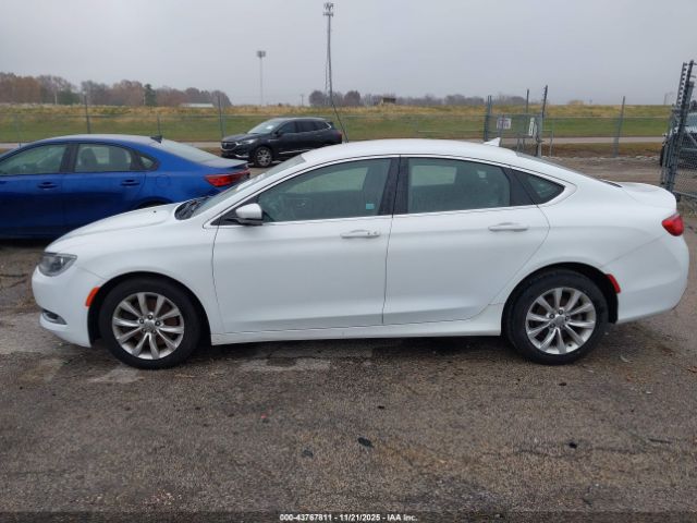Chrysler 200 C Image 3