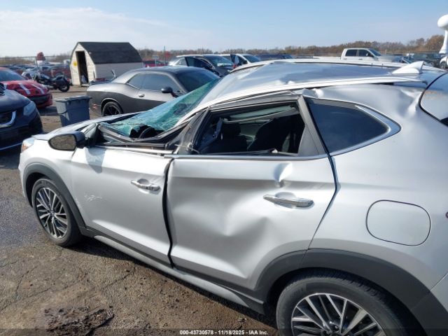 Hyundai TUCSON Limited Image 16