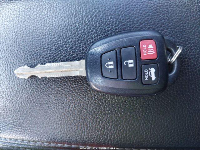 Toyota Corolla Se Image 6