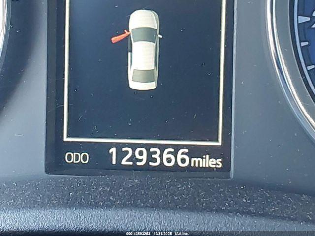 Toyota Corolla Se Image 4