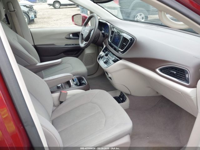 Chrysler Pacifica Touring Plus Image 6