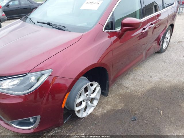 Chrysler Pacifica Touring Plus Image 14