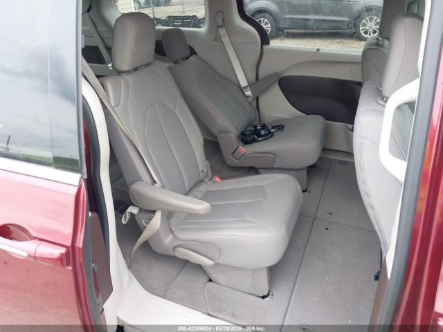 Chrysler Pacifica Touring Plus Image 15