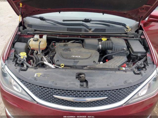 Chrysler Pacifica Touring Plus Image 4