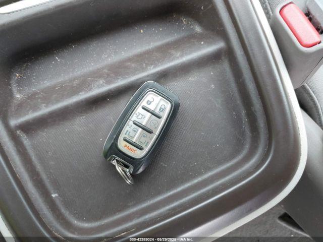 Chrysler Pacifica Touring Plus Image 11