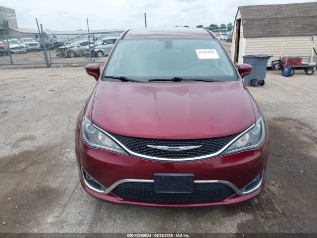 Chrysler Pacifica Touring Plus Image 2