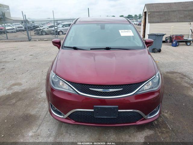 Chrysler Pacifica Touring Plus Image 2