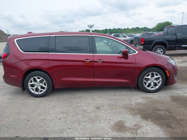 Chrysler Pacifica Touring Plus Image 8