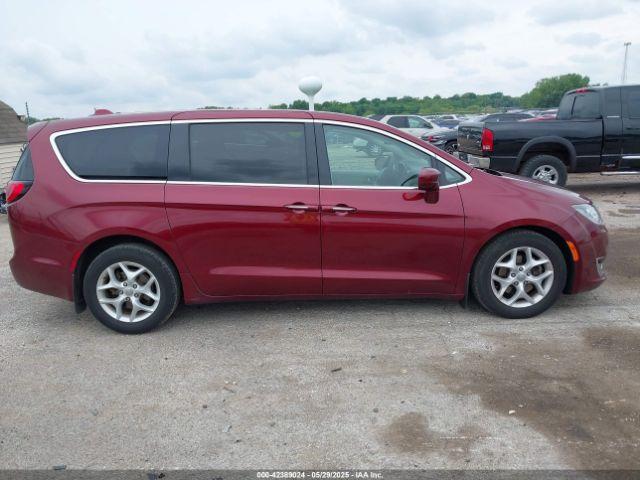 Chrysler Pacifica Touring Plus Image 8