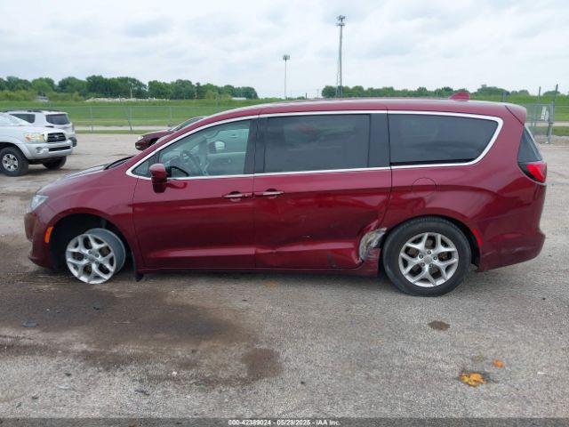Chrysler Pacifica Touring Plus Image 7