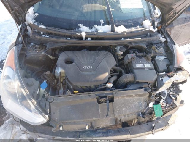 Hyundai VELOSTER Image 2