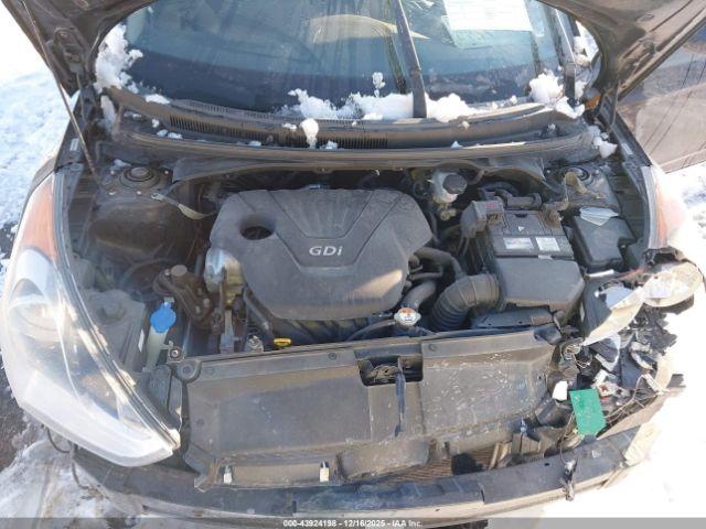 Hyundai VELOSTER Image 2