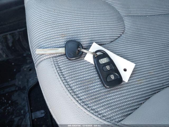 Hyundai VELOSTER Image 8