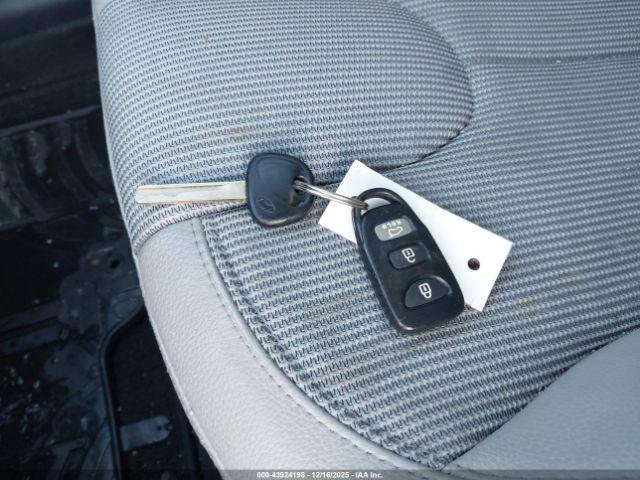 Hyundai VELOSTER Image 8