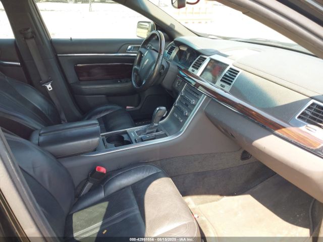 Lincoln MKS Image 12