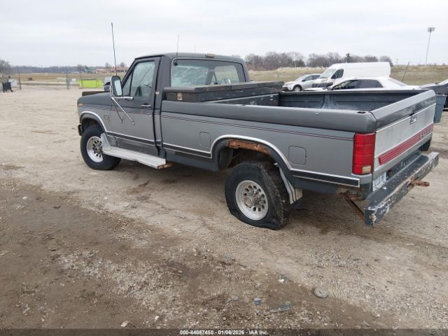 Ford F-250 Image 2