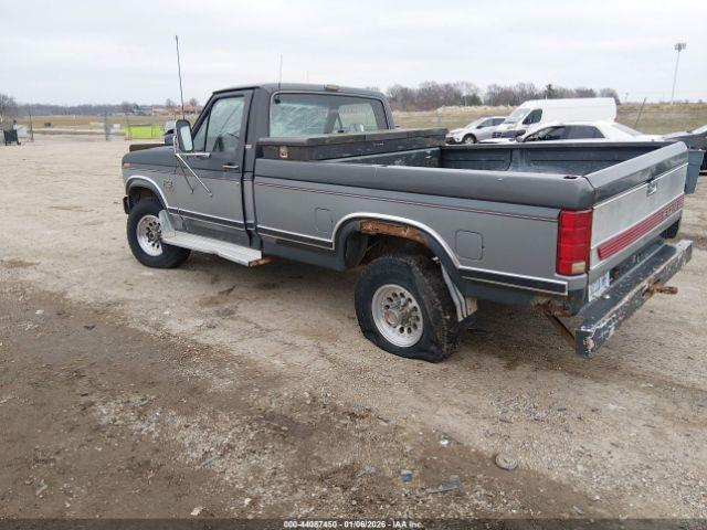 Ford F-250 Image 2