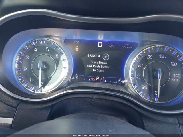 Chrysler 300 Touring Image 11