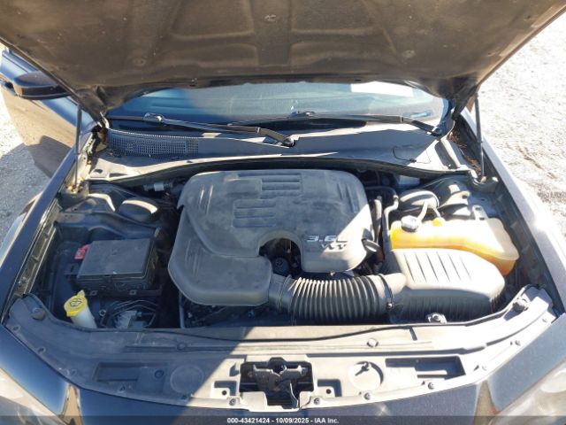 Chrysler 300 Touring Image 9