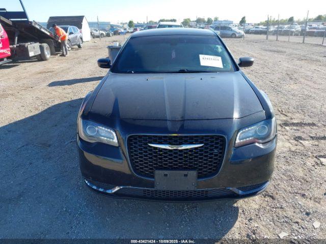 Chrysler 300 Touring Image 4
