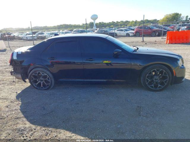 Chrysler 300 Touring Image 16