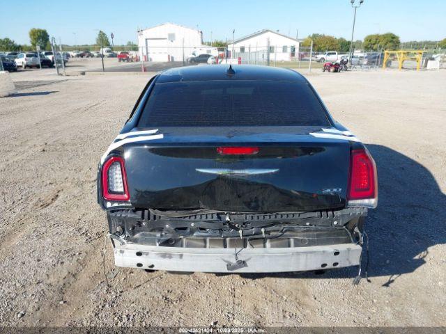 Chrysler 300 Touring Image 15