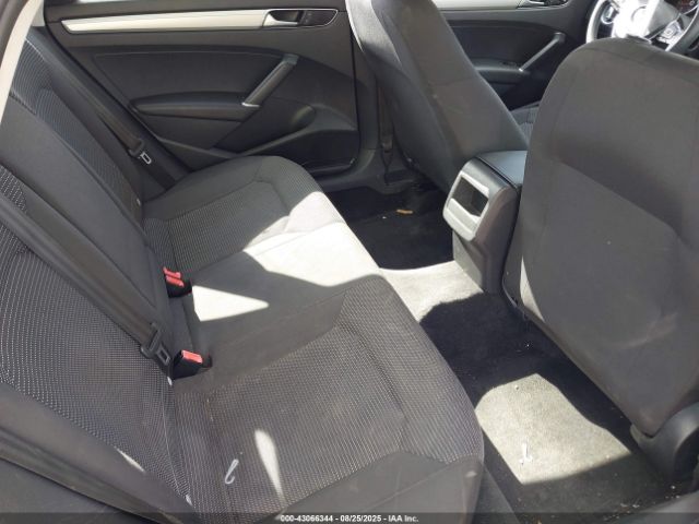 Volkswagen Passat 1.8t S Image 10