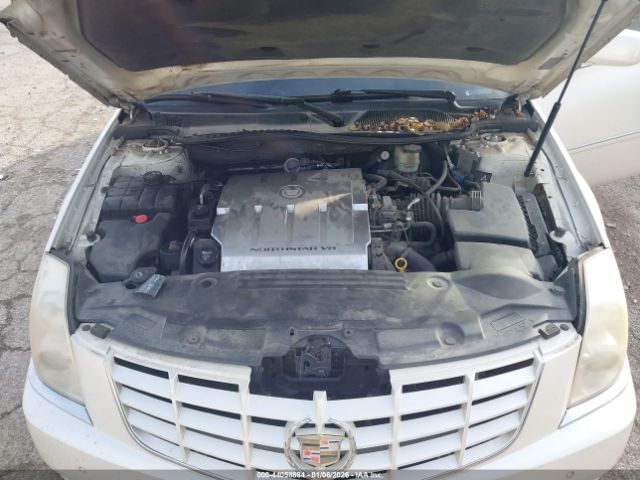 Cadillac DTS Premium Collection Image 2