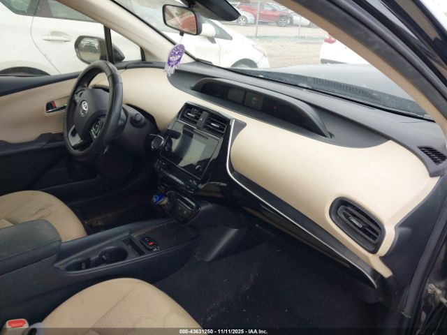 Toyota Prius Le Image 6