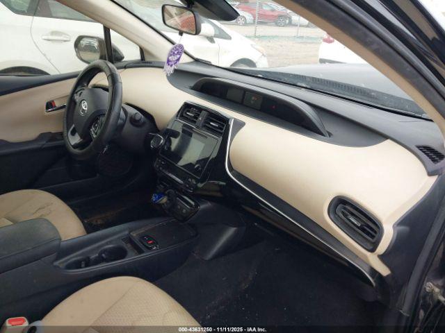 Toyota Prius Le Image 6