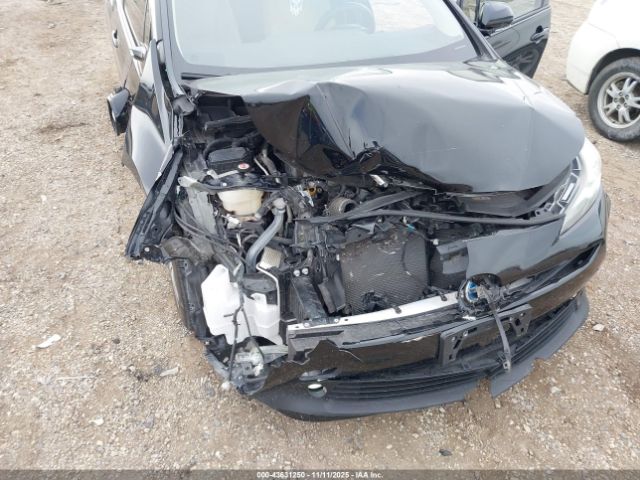 Toyota Prius Le Image 7