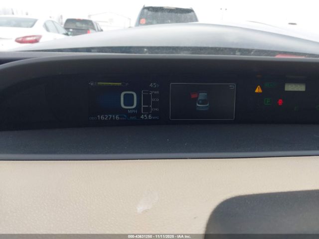 Toyota Prius Le Image 8